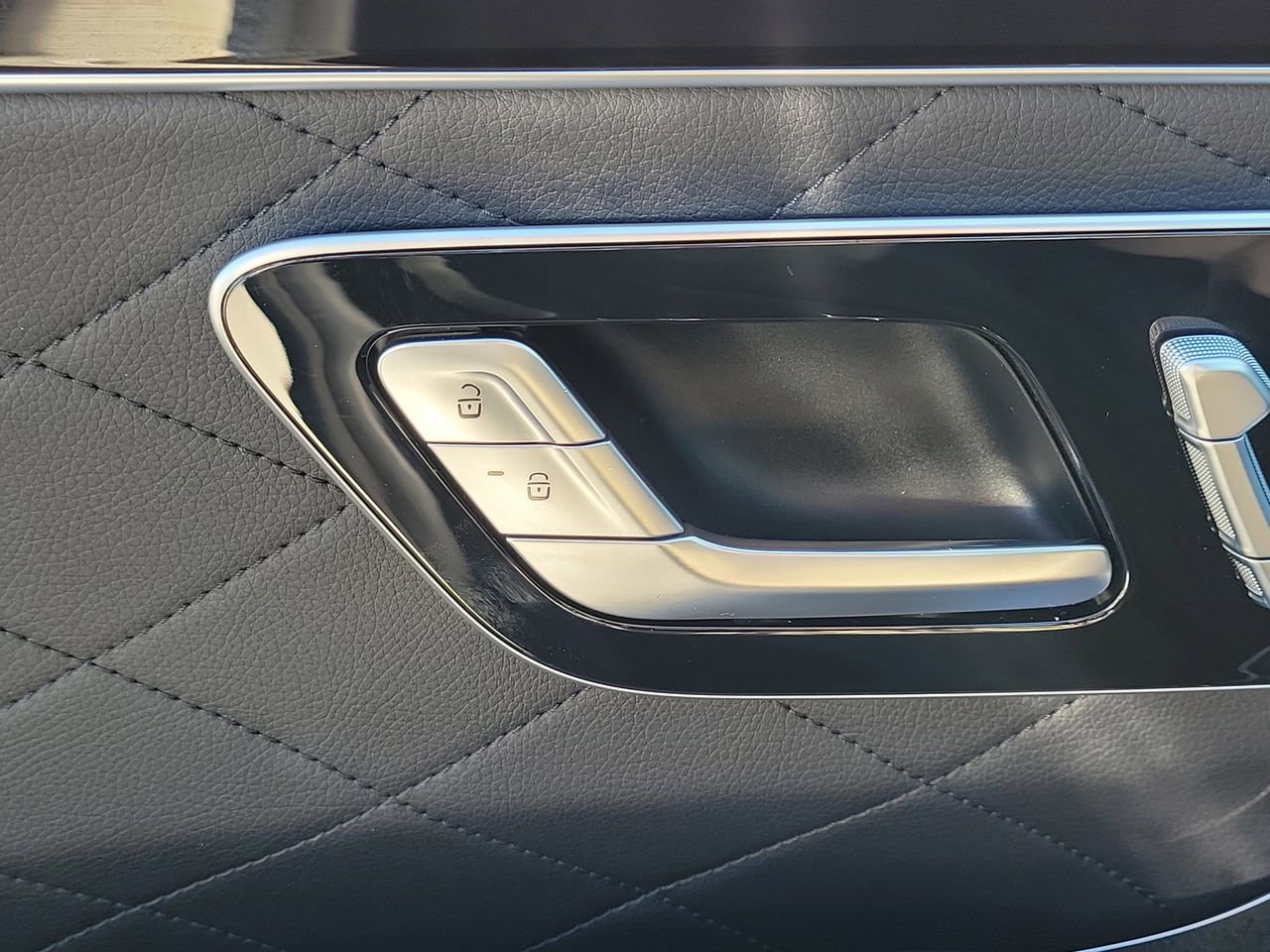 Certified 2023 Mercedes-Benz S 500 S 500 image 24