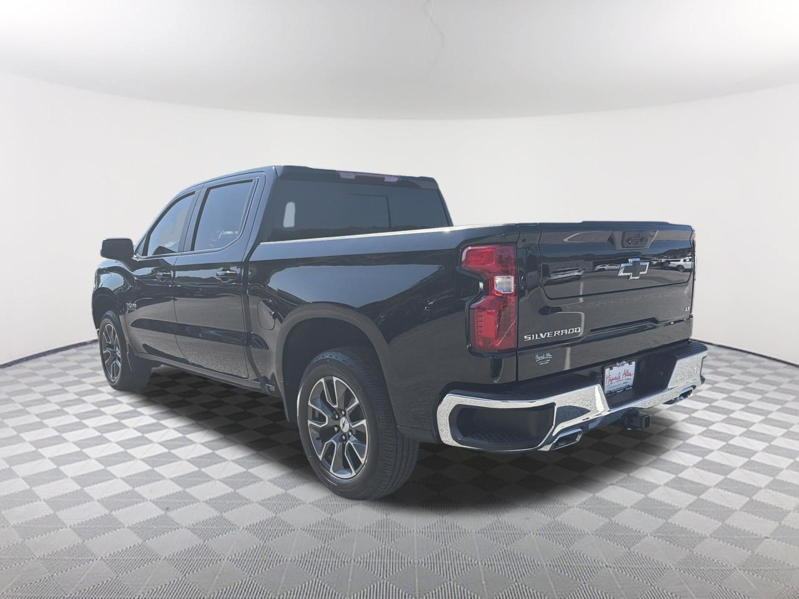 Used 2022 Chevrolet Silverado 1500 LT AWD/4WD image 3