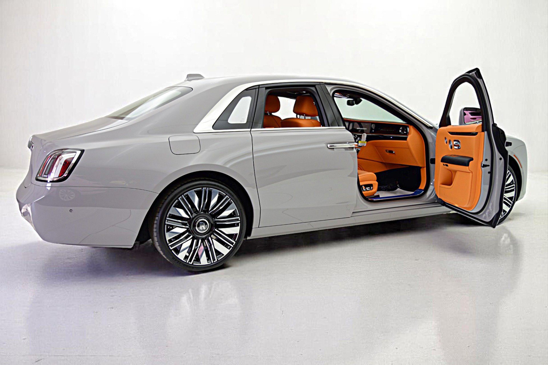 Used 2025 Rolls-Royce Ghost AWD/4WD image 17