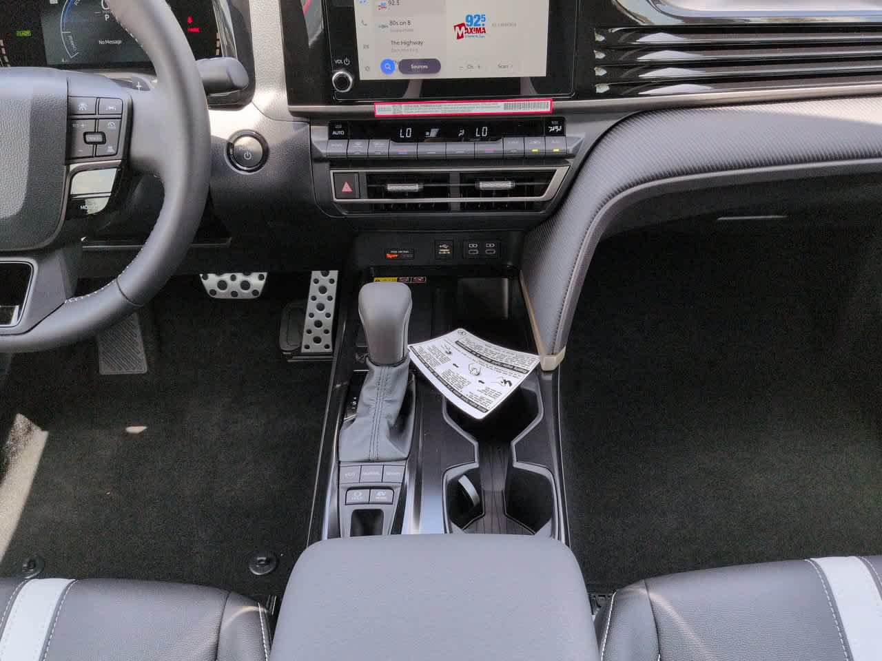 New 2026 Toyota Camry Hybrid FWD image 18