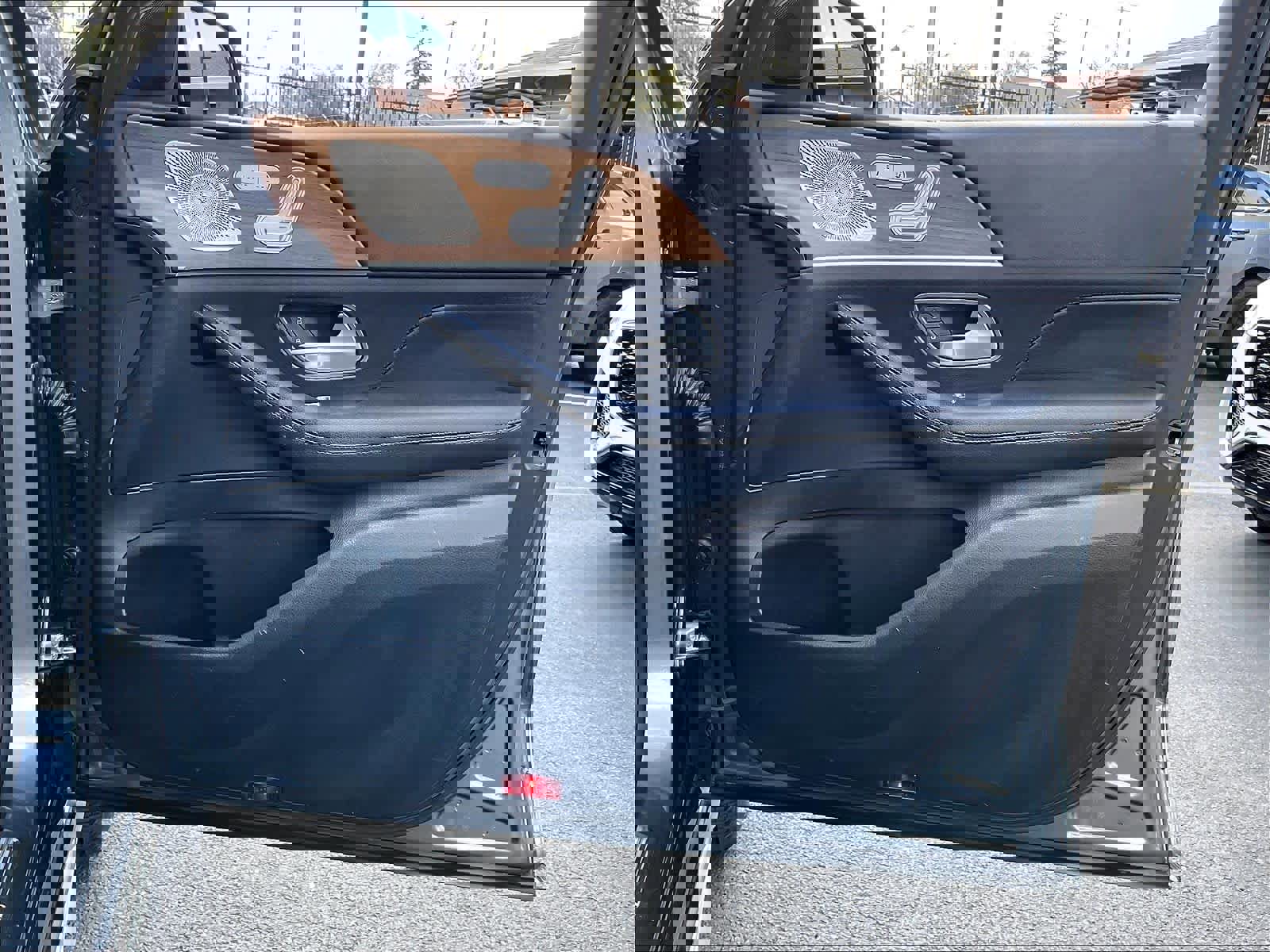 Used 2021 Mercedes-Benz GLE 450 4MATIC image 25