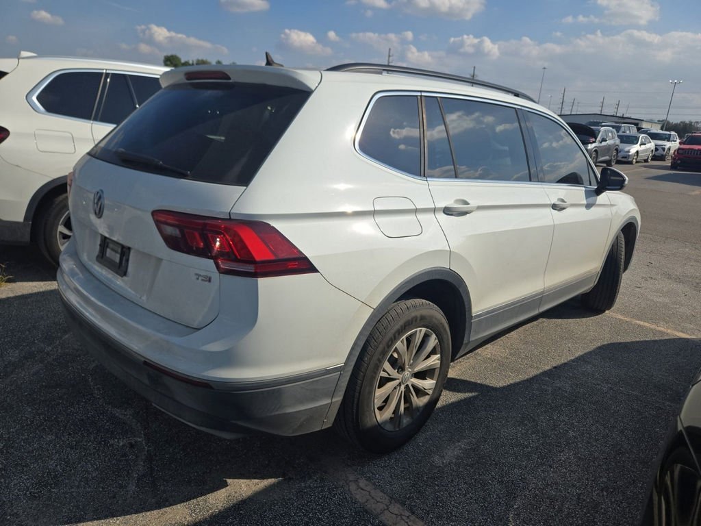 Used 2018 Volkswagen Tiguan SE image 2