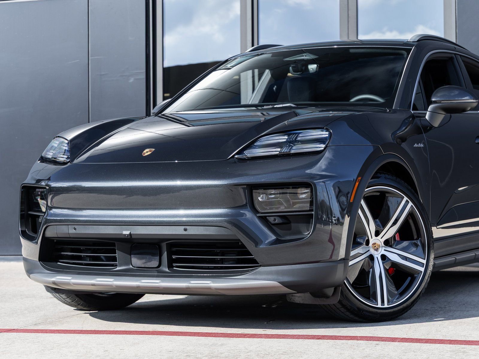 New 2025 Porsche Macan 4S Electric image 7