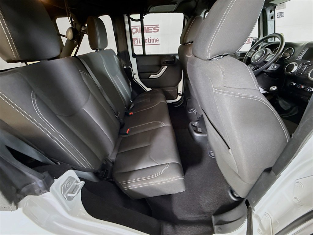 Used 2017 Jeep Wrangler Unlimited Sahara w/ Connectivity Group image 26