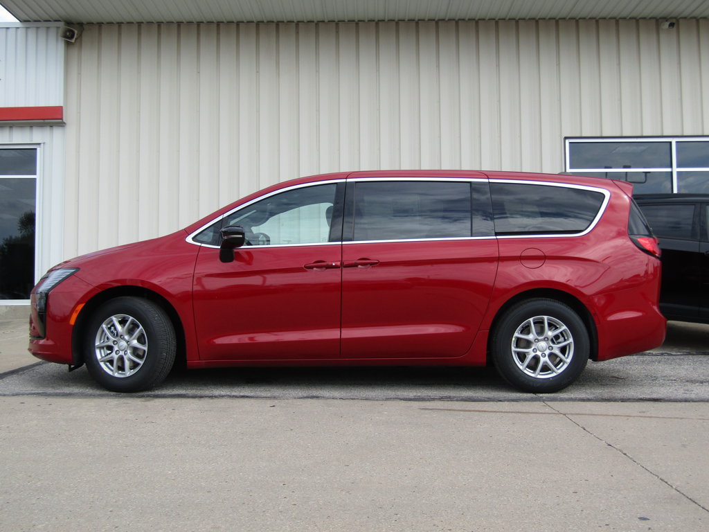 New 2027 Chrysler Pacifica Select FWD image 11