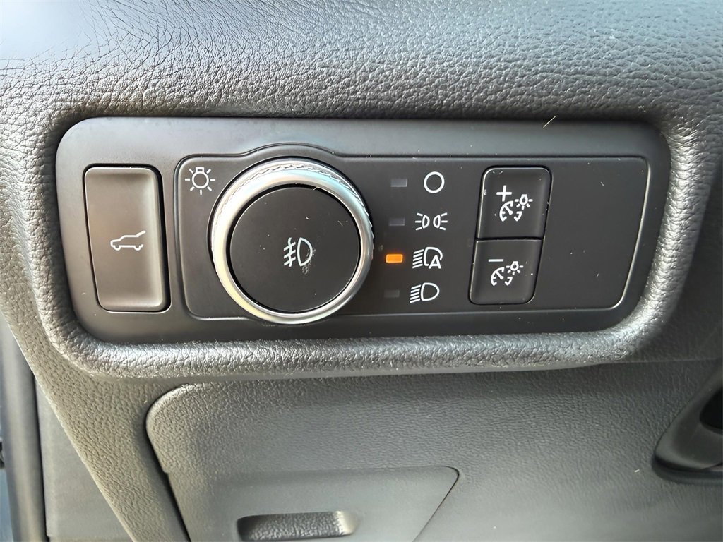 Certified 2020 Ford Explorer XLT w/ Equipment Group 202A image 27