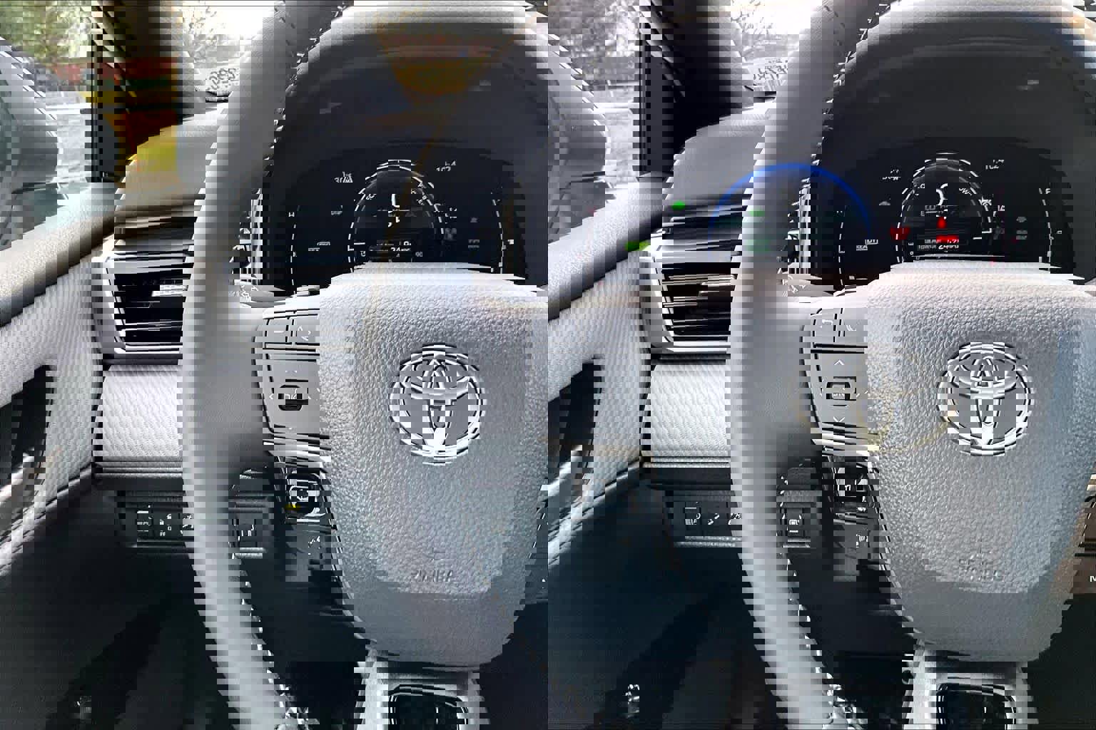 Used 2025 Toyota Camry SE image 23