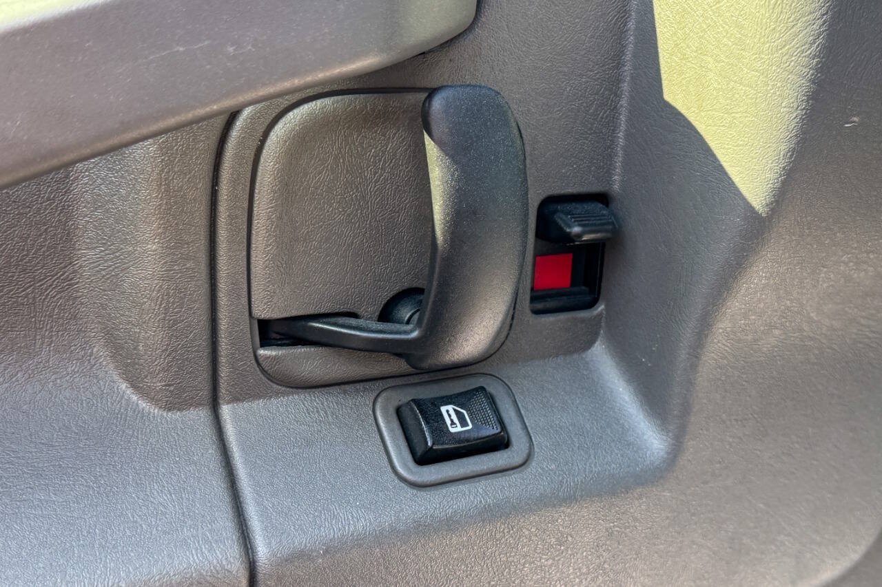 Used 2018 Chevrolet Express 2500 LS w/ Driver Convenience Package RWD image 19