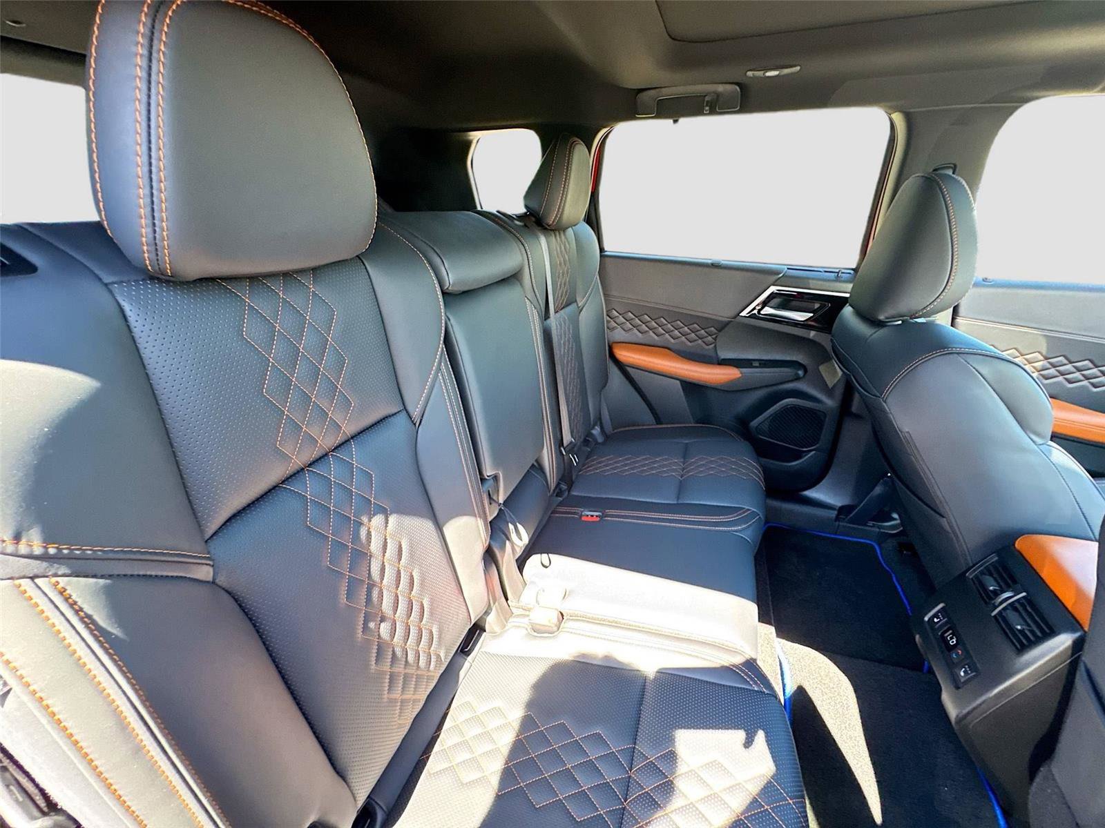 New 2025 Mitsubishi Outlander SEL image 28