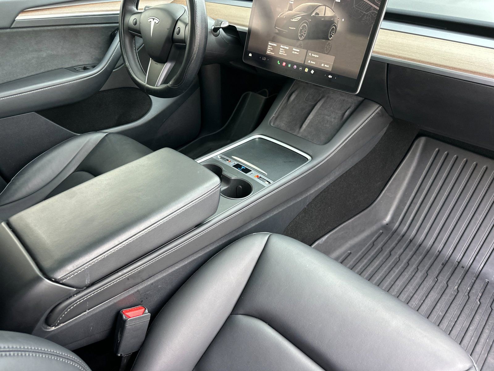 Used 2024 Tesla Model Y Performance image 18