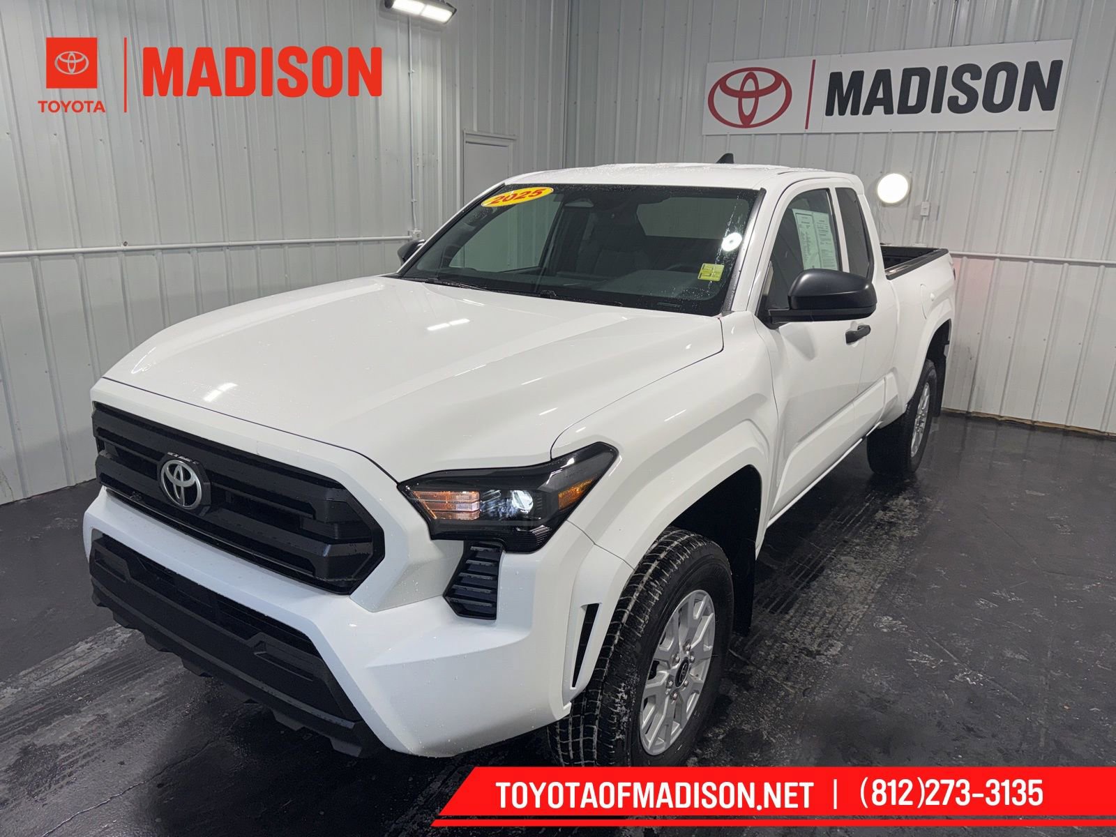 Used 2025 Toyota Tacoma SR image 1