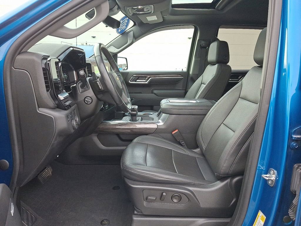 Used 2022 Chevrolet Silverado 1500 LTZ w/ LTZ Premium Package image 16