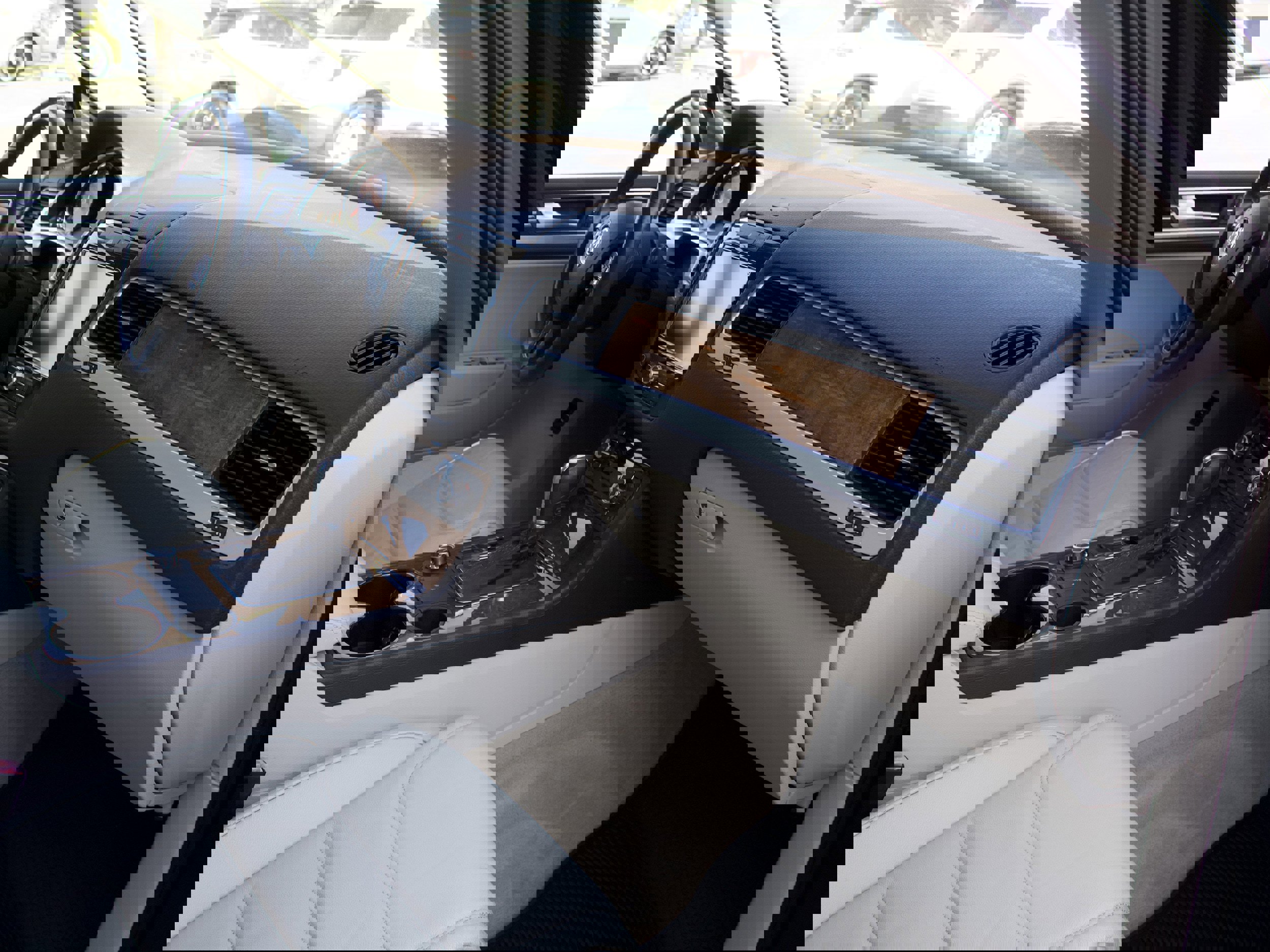 Used 2012 Volkswagen Touareg TDI image 37