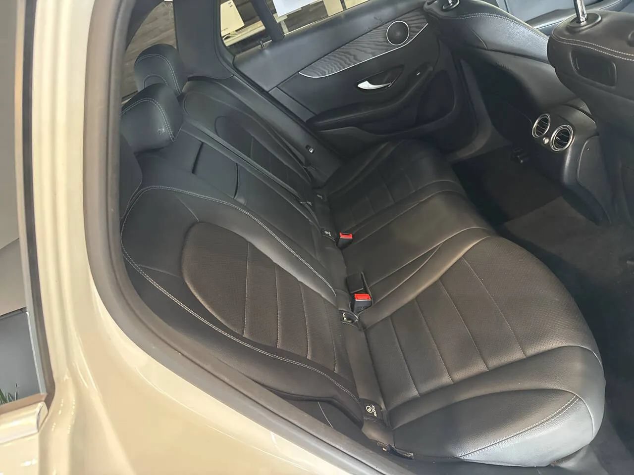 Used 2018 Mercedes-Benz GLC 300 4MATIC w/ Premium Package image 22