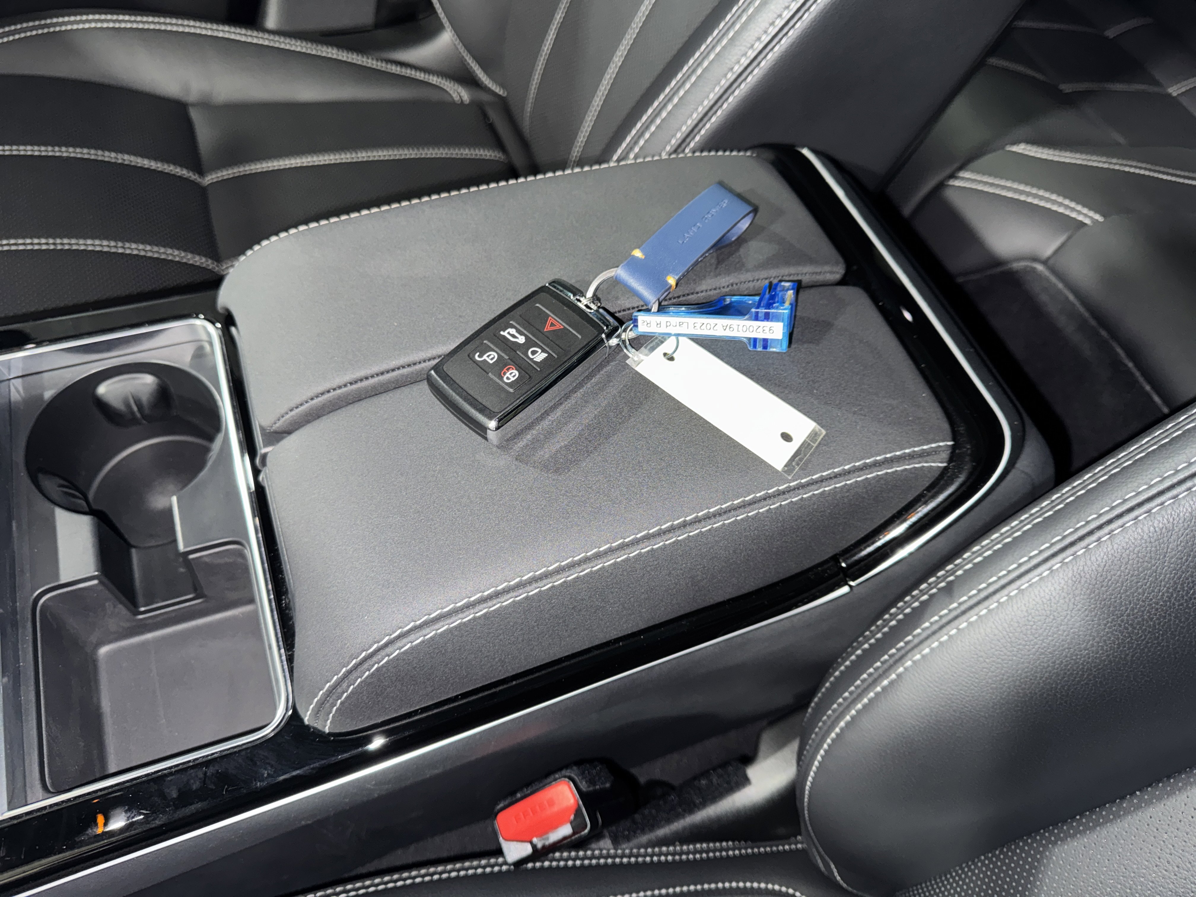 Used 2023 Land Rover Range Rover Velar R-Dynamic S image 28