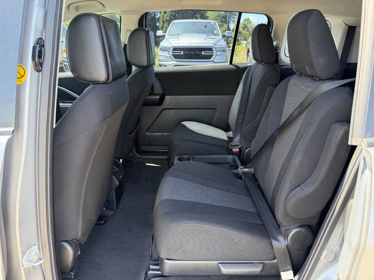 Used 2012 MAZDA MAZDA5 Touring FWD image 11