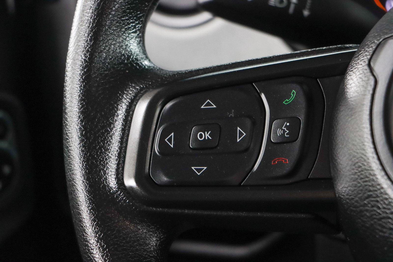 Used 2025 Jeep Gladiator Sport image 13