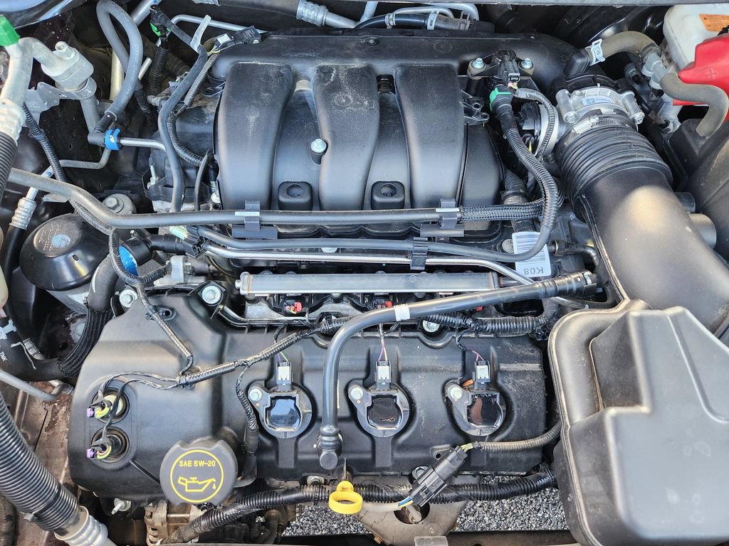 Used 2019 Ford Explorer XLT w/ Equipment Group 202A AWD/4WD image 32