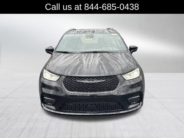 New 2026 Chrysler Pacifica Limited image 2