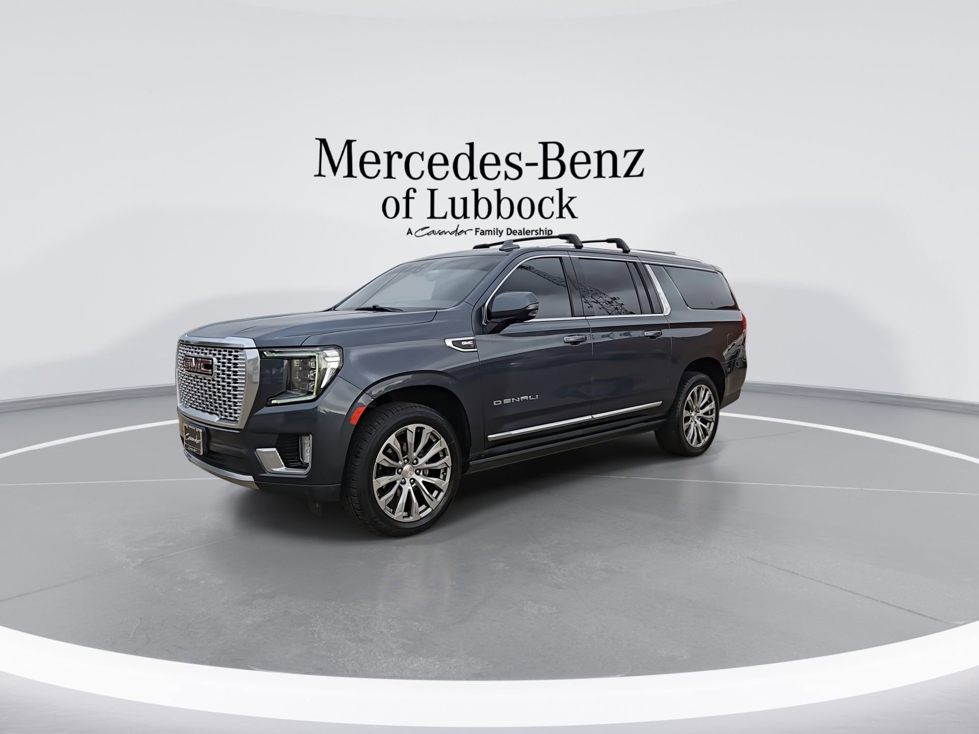 Used 2021 GMC Yukon XL Denali w/ Denali Premium Package AWD/4WD image 4