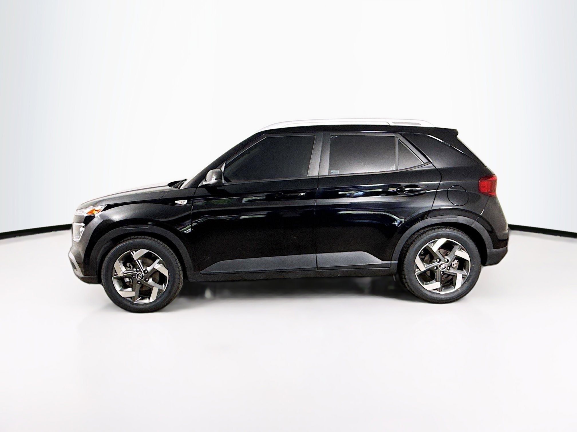 Used 2022 Hyundai Venue SEL w/ Cargo Package image 7