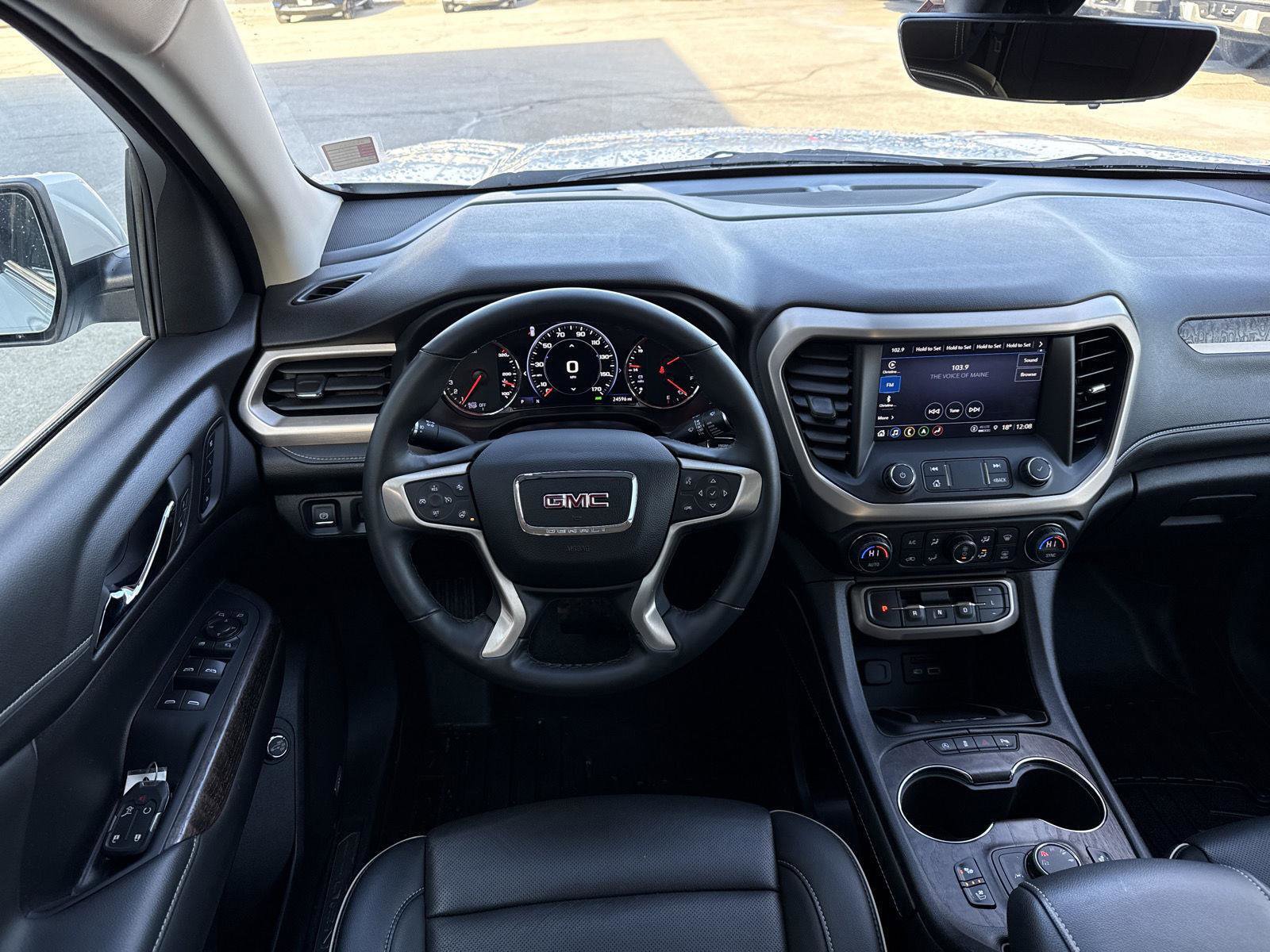 Used 2023 GMC Acadia Denali w/ Denali Technology Package image 14