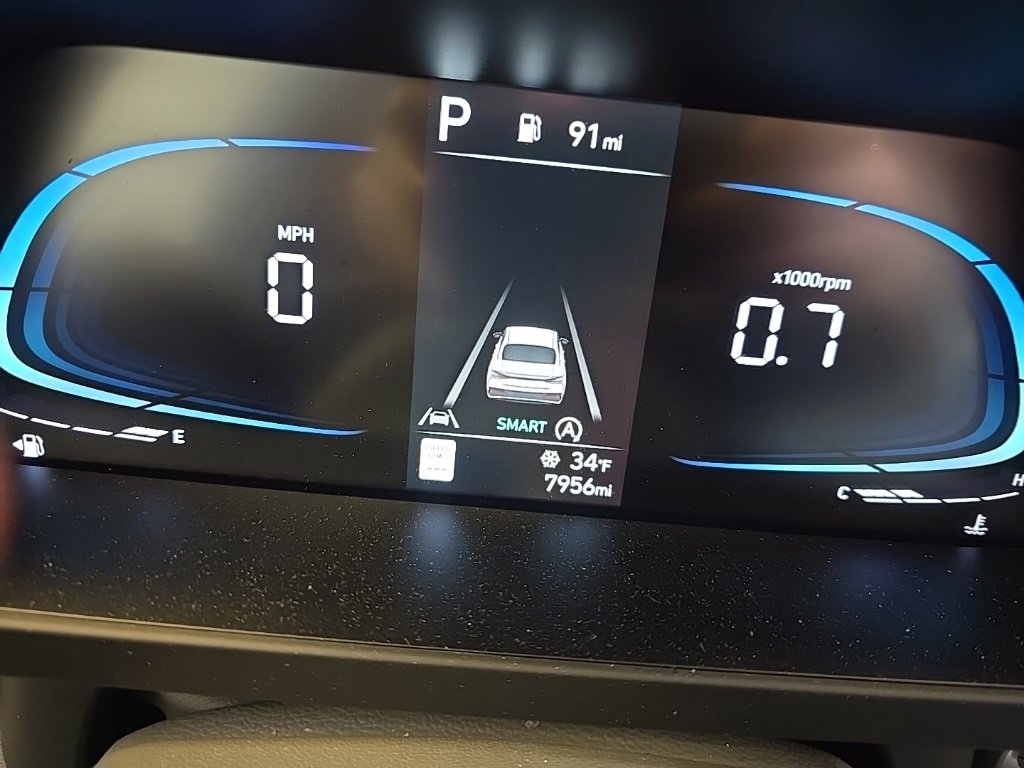 Used 2025 Hyundai Elantra SE image 5