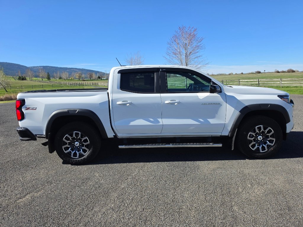 Used 2024 Chevrolet Colorado Z71 w/ Z71 Convenience Package 2 image 4