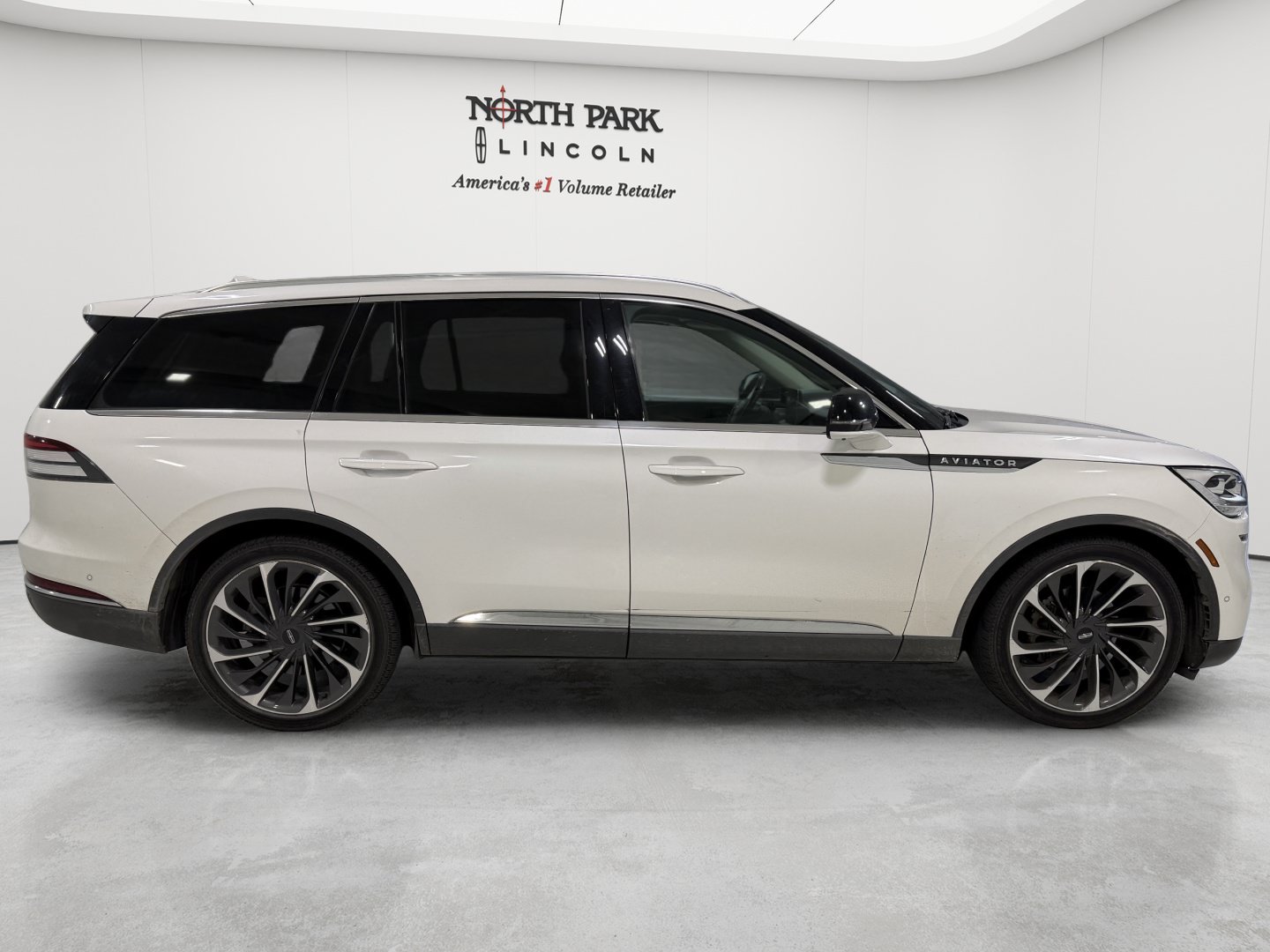 Used 2020 Lincoln Aviator Reserve w/ Equipment Group 202A AWD/4WD image 6