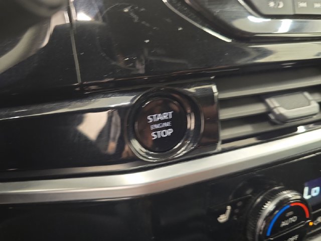 Used 2025 Nissan Pathfinder SV FWD image 30