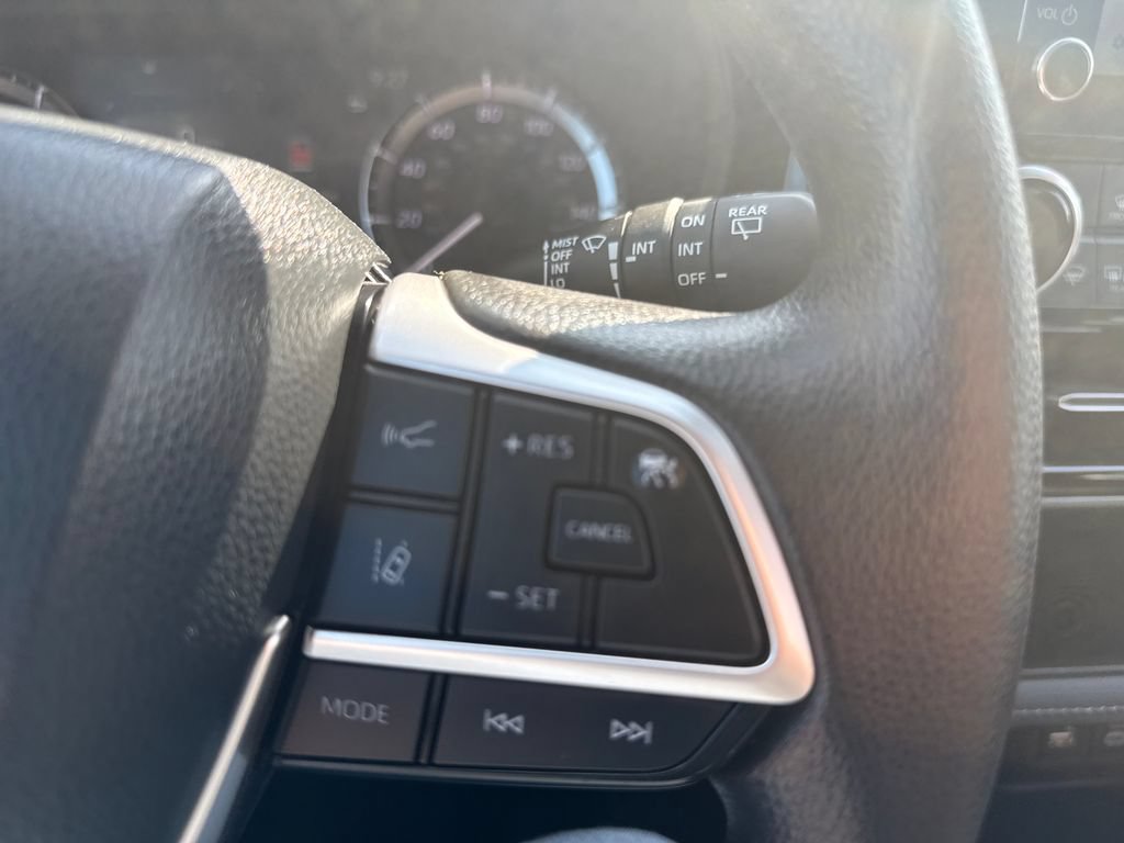 Used 2023 Toyota Highlander L FWD image 28