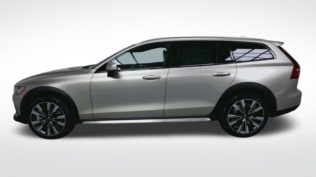 New 2026 Volvo V60 B5 Cross Country Ultra w/ Protection Package Premier image 19