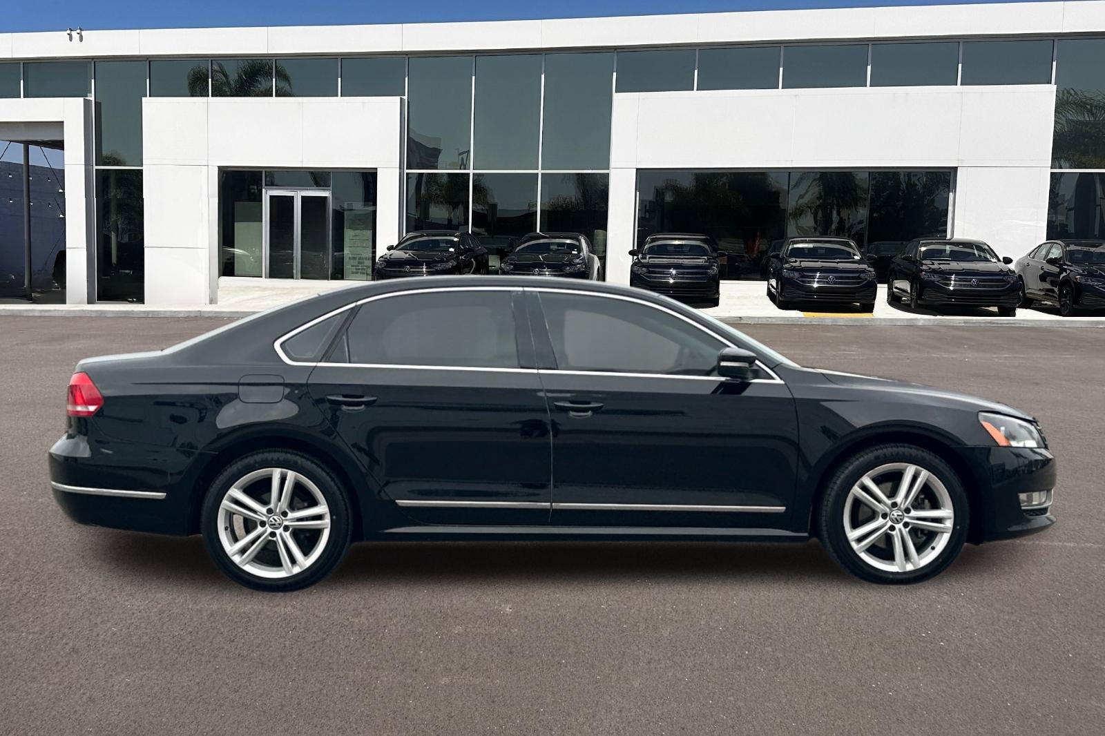 Used 2014 Volkswagen Passat TDI SEL Premium FWD image 2