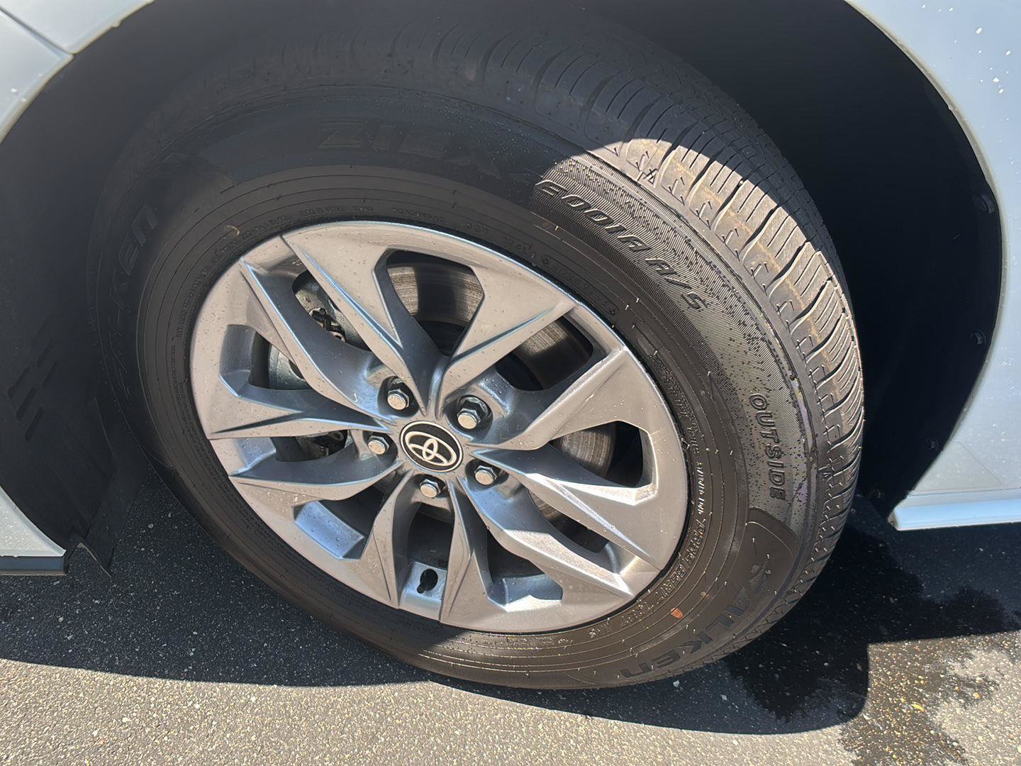 Used 2026 Toyota Sienna LE FWD image 5