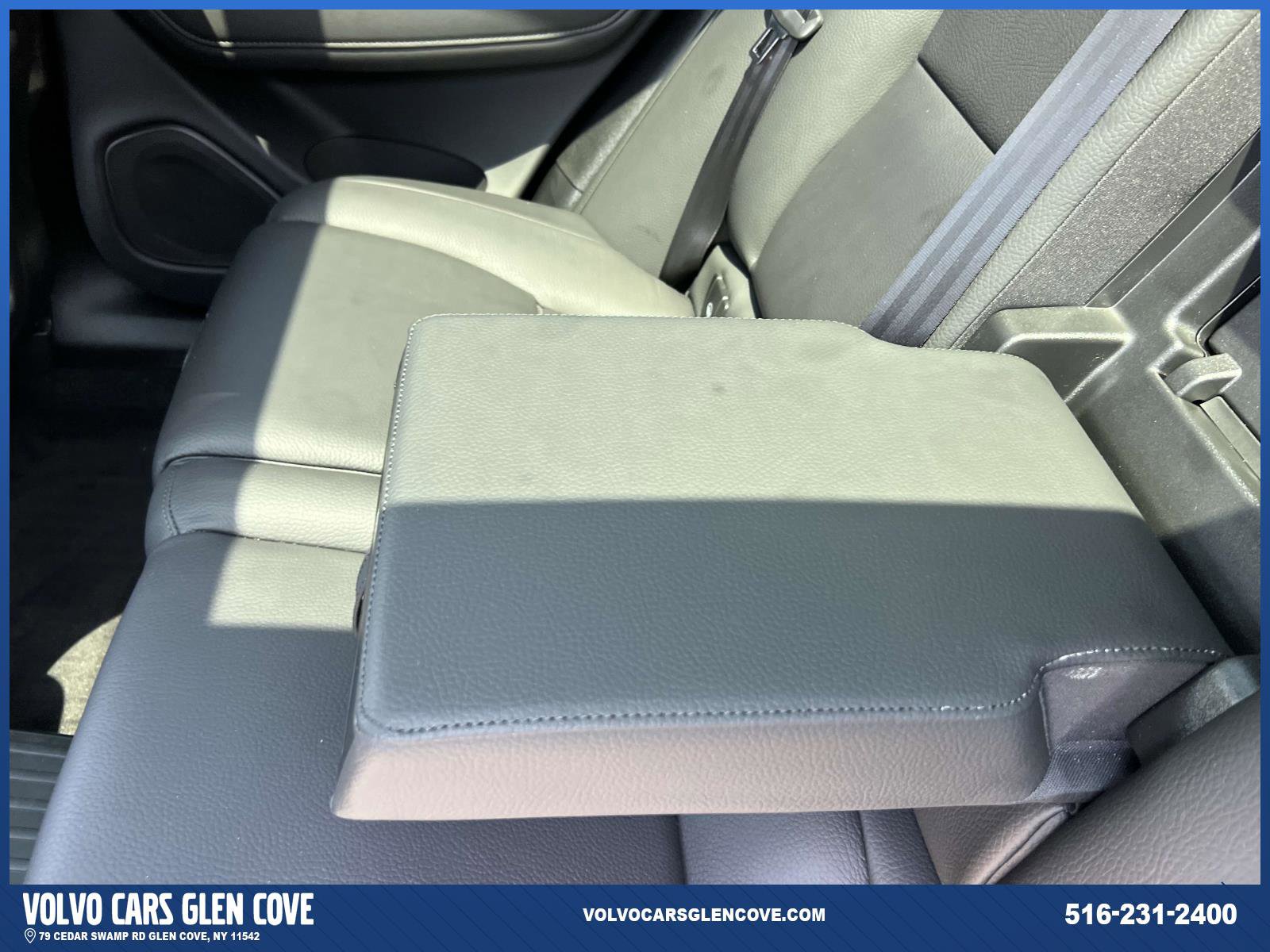 Certified 2025 Volvo XC60 T8 Plus w/ Protection Package Premier image 10