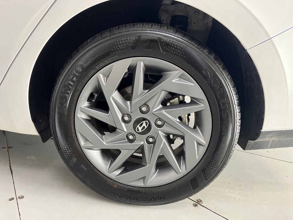 Used 2025 Hyundai Elantra Blue FWD image 15