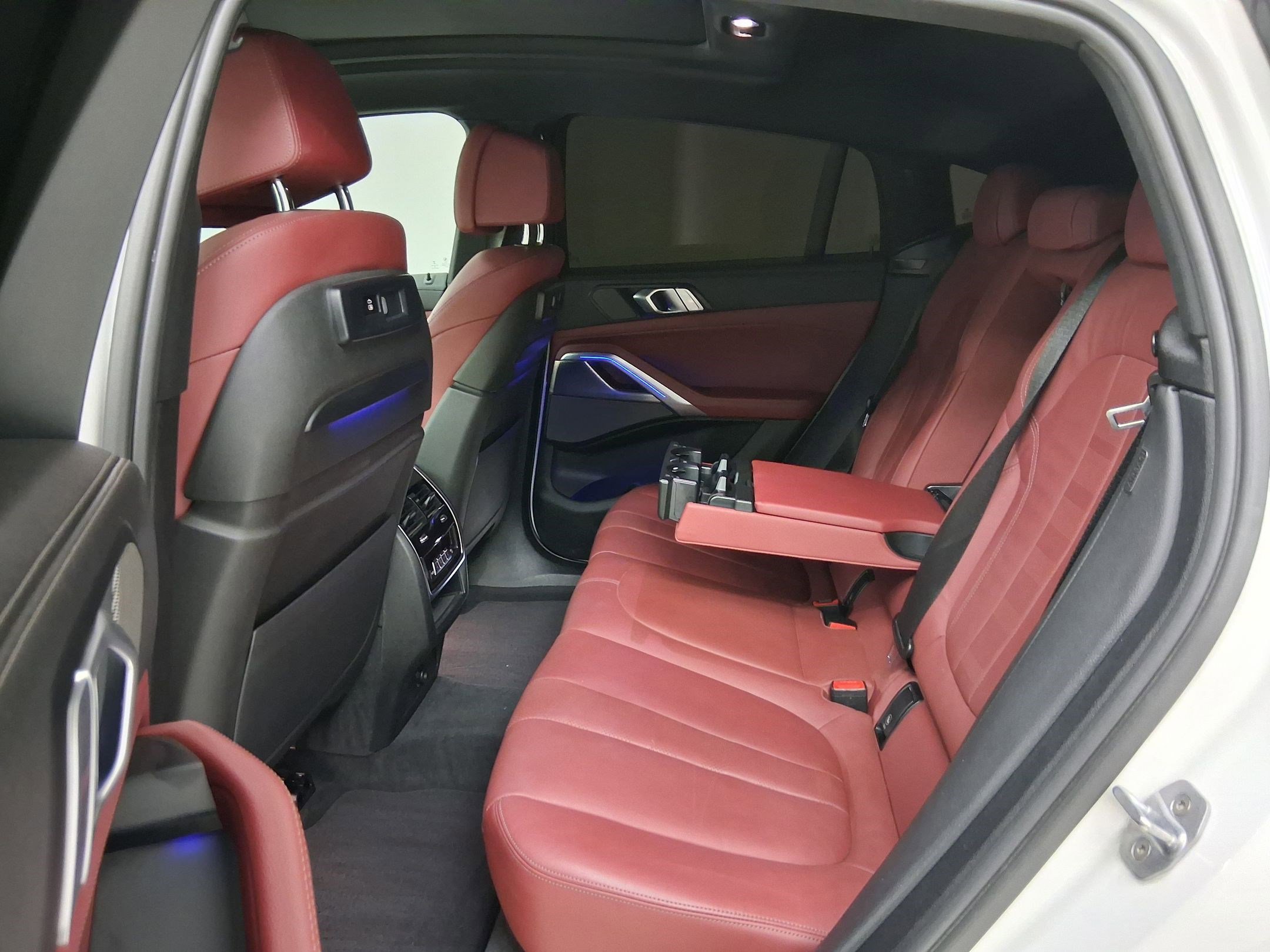 Used 2020 BMW X6 sDrive40i w/ M Sport Package image 14