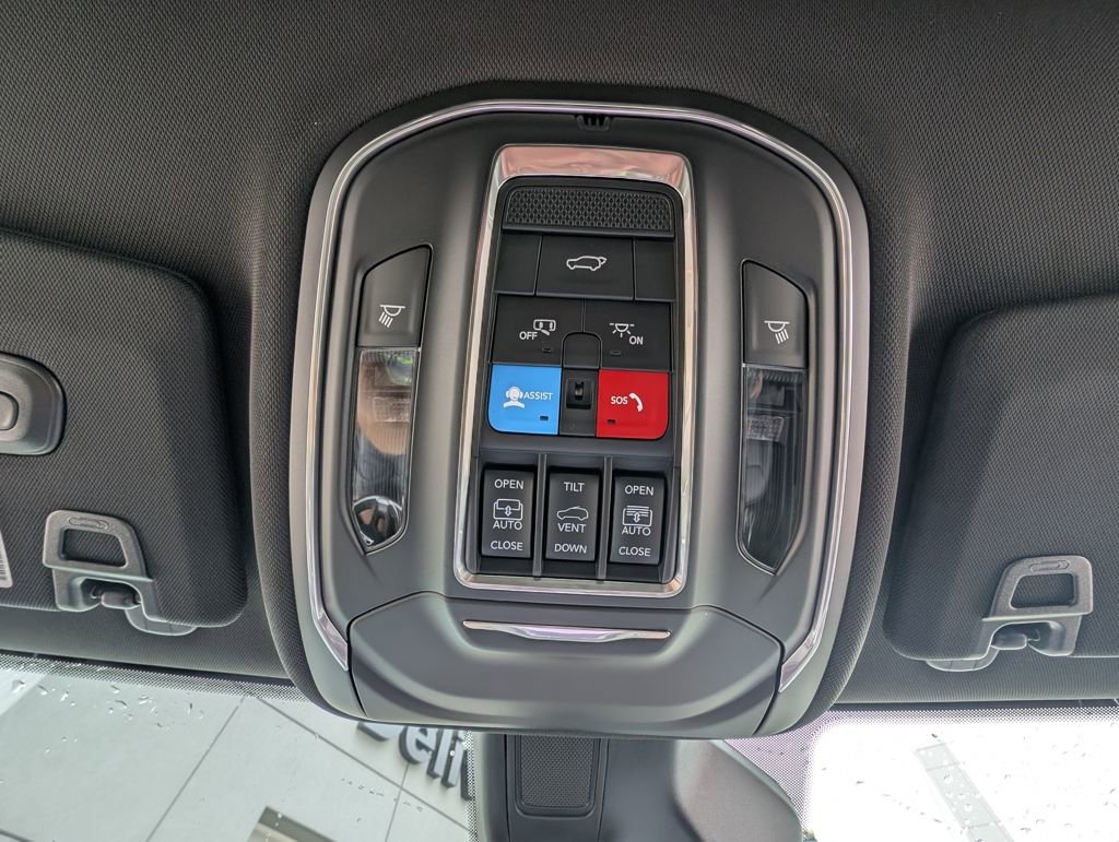 New 2025 Jeep Grand Cherokee Limited w/ Black Appearance Package image 34