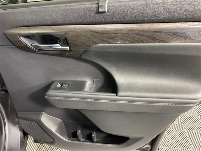 Used 2023 Toyota Highlander Limited image 29