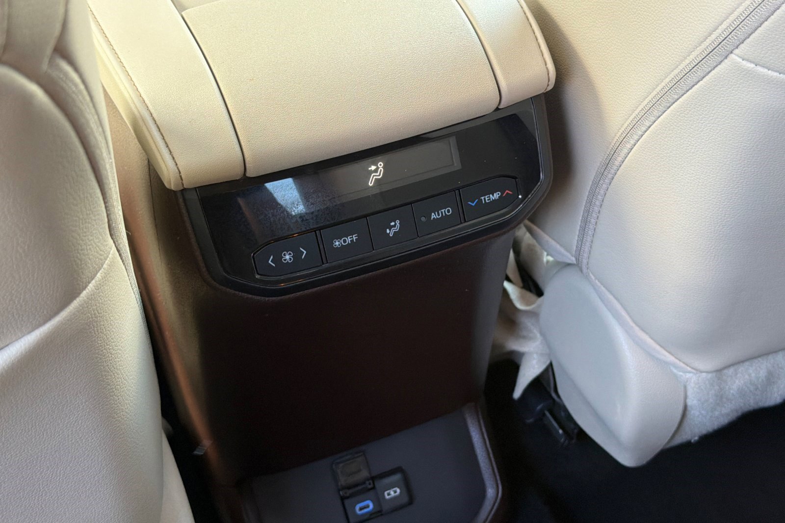 Used 2022 Toyota Highlander XLE image 16