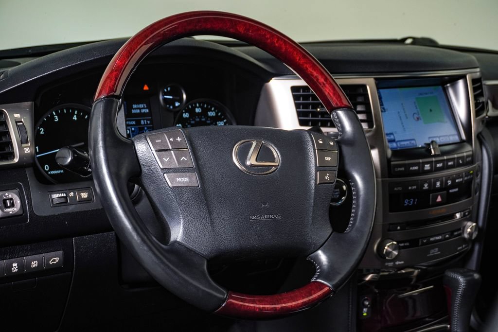 Used 2013 Lexus LX 570 4WD w/ Luxury Pkg image 23