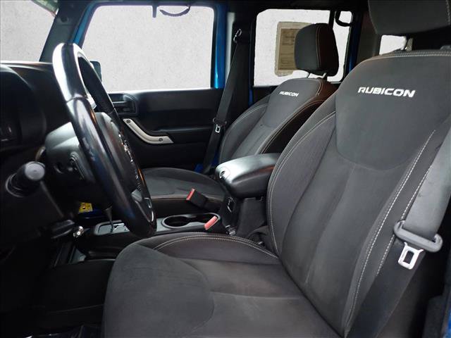 Used 2015 Jeep Wrangler Unlimited Rubicon w/ Connectivity Group AWD/4WD image 11