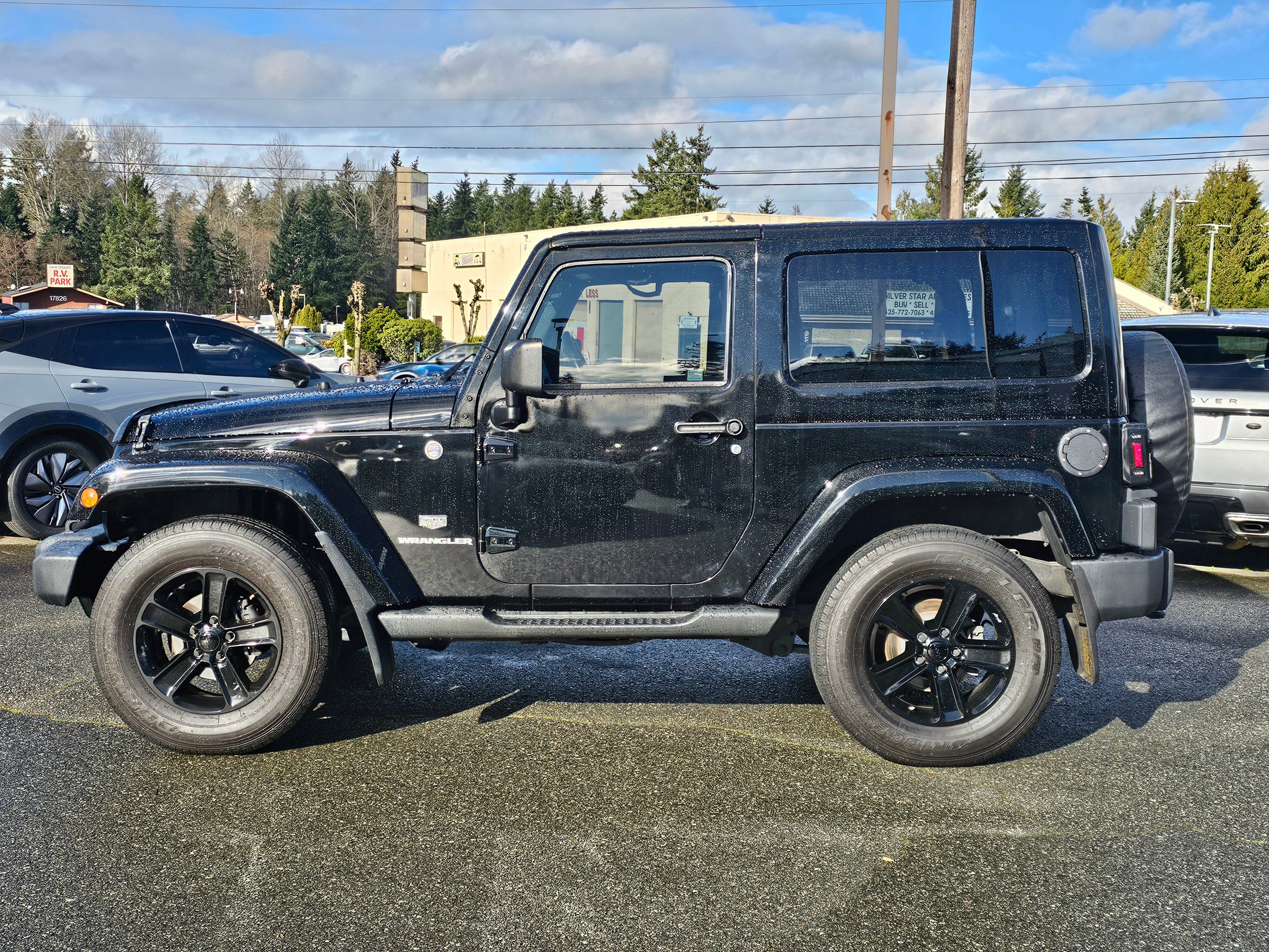 Used 2011 Jeep Wrangler Sahara w/ Dual Top Group AWD/4WD image 4
