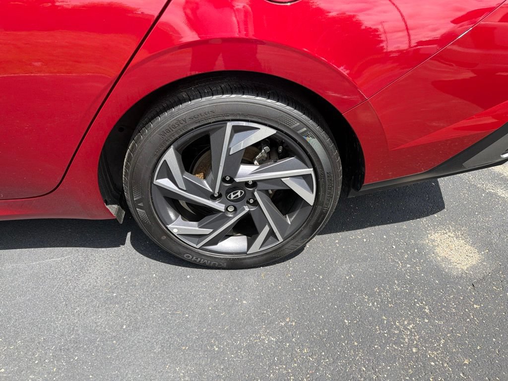 Used 2025 Hyundai Elantra SEL FWD image 12