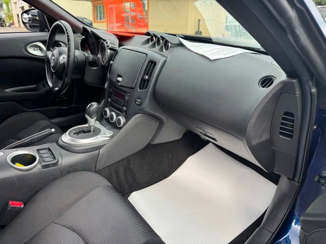 Used 2016 Nissan 370Z Coupe RWD image 12