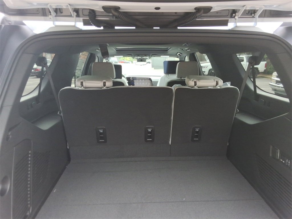 New 2026 Chevrolet Suburban Premier image 16