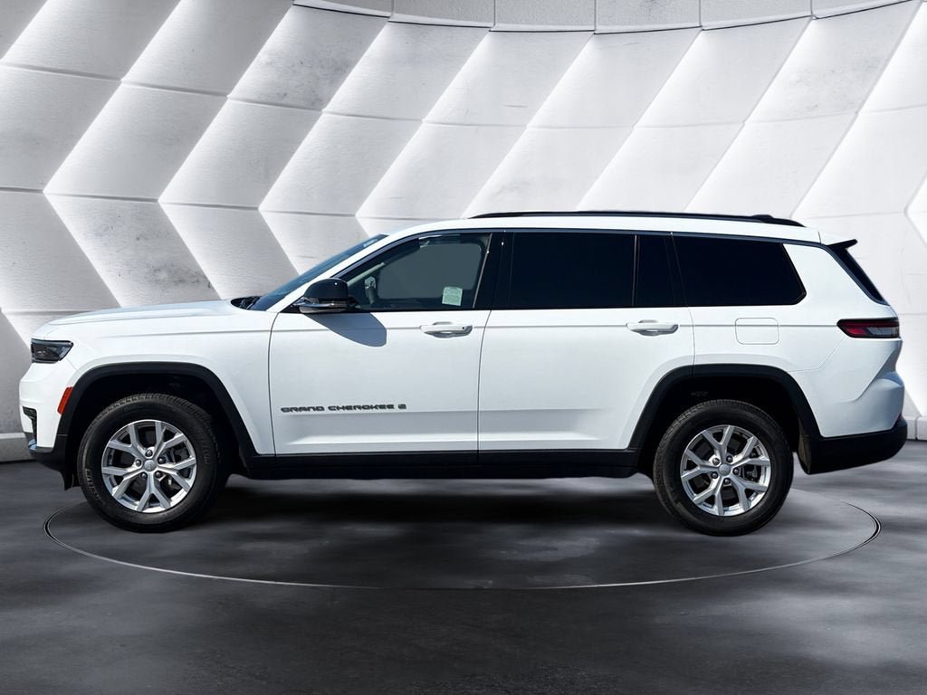 Used 2023 Jeep Grand Cherokee L Limited RWD image 2