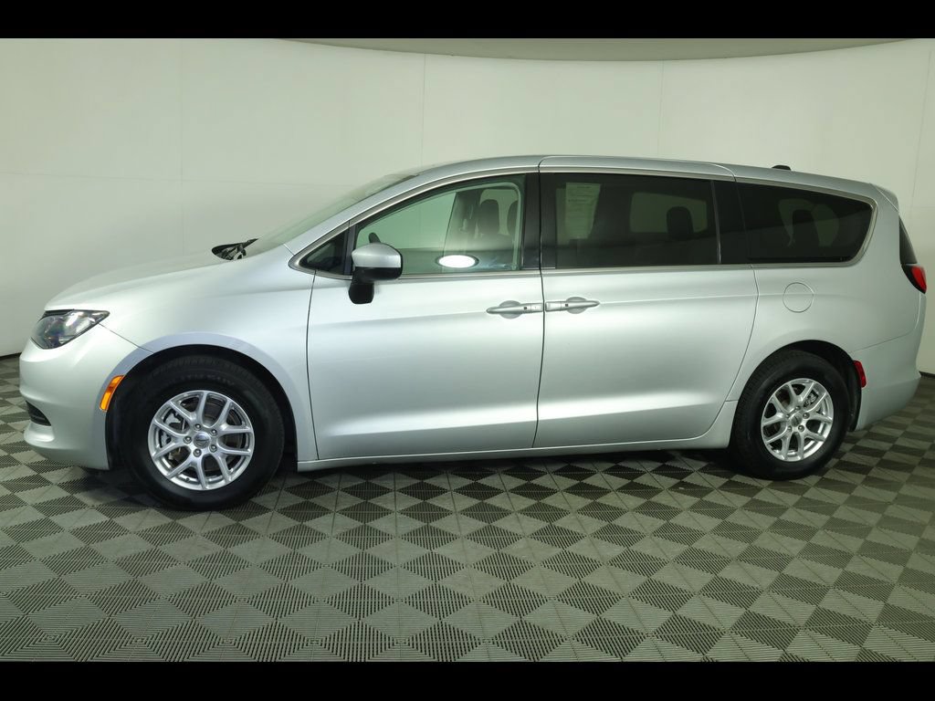 Used 2023 Chrysler Voyager LX FWD image 16