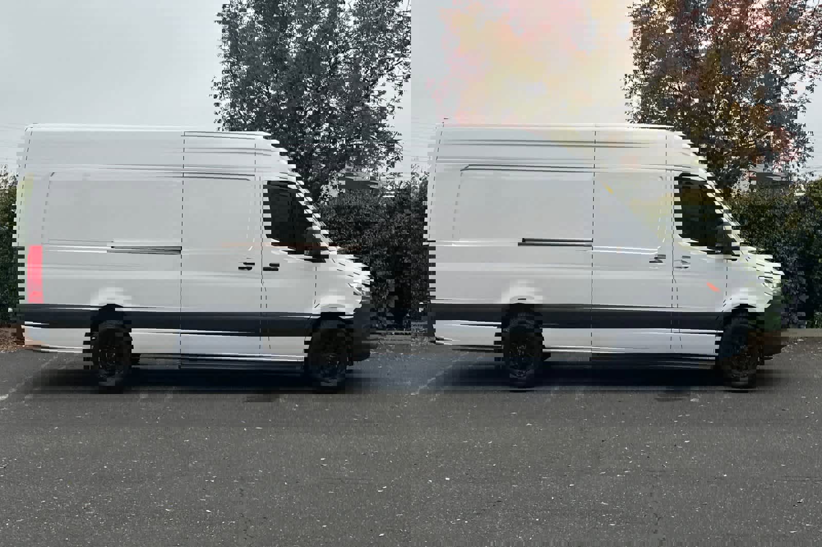 Used 2023 Mercedes-Benz Sprinter 2500 image 2