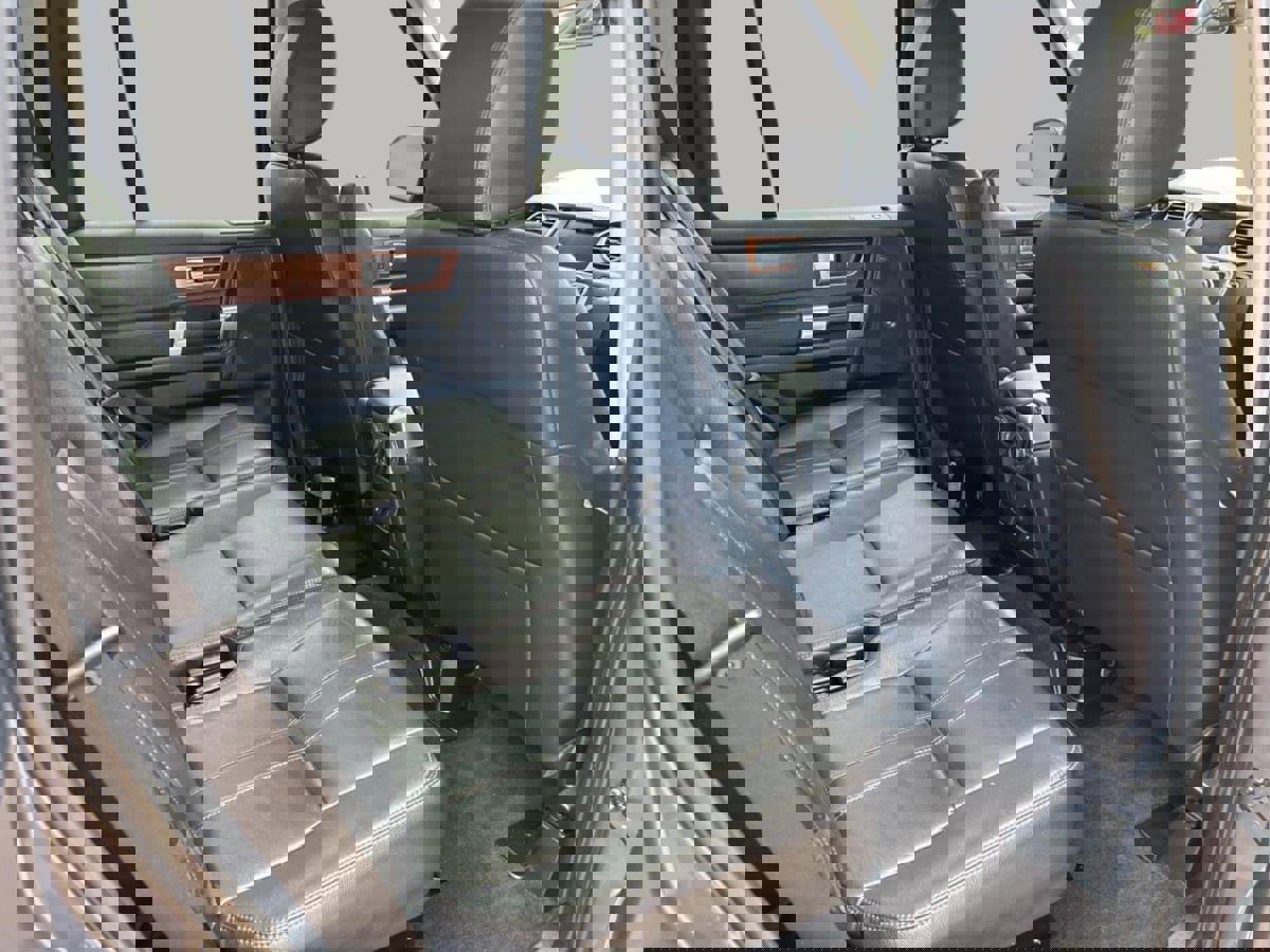 Used 2016 Land Rover LR4 image 26